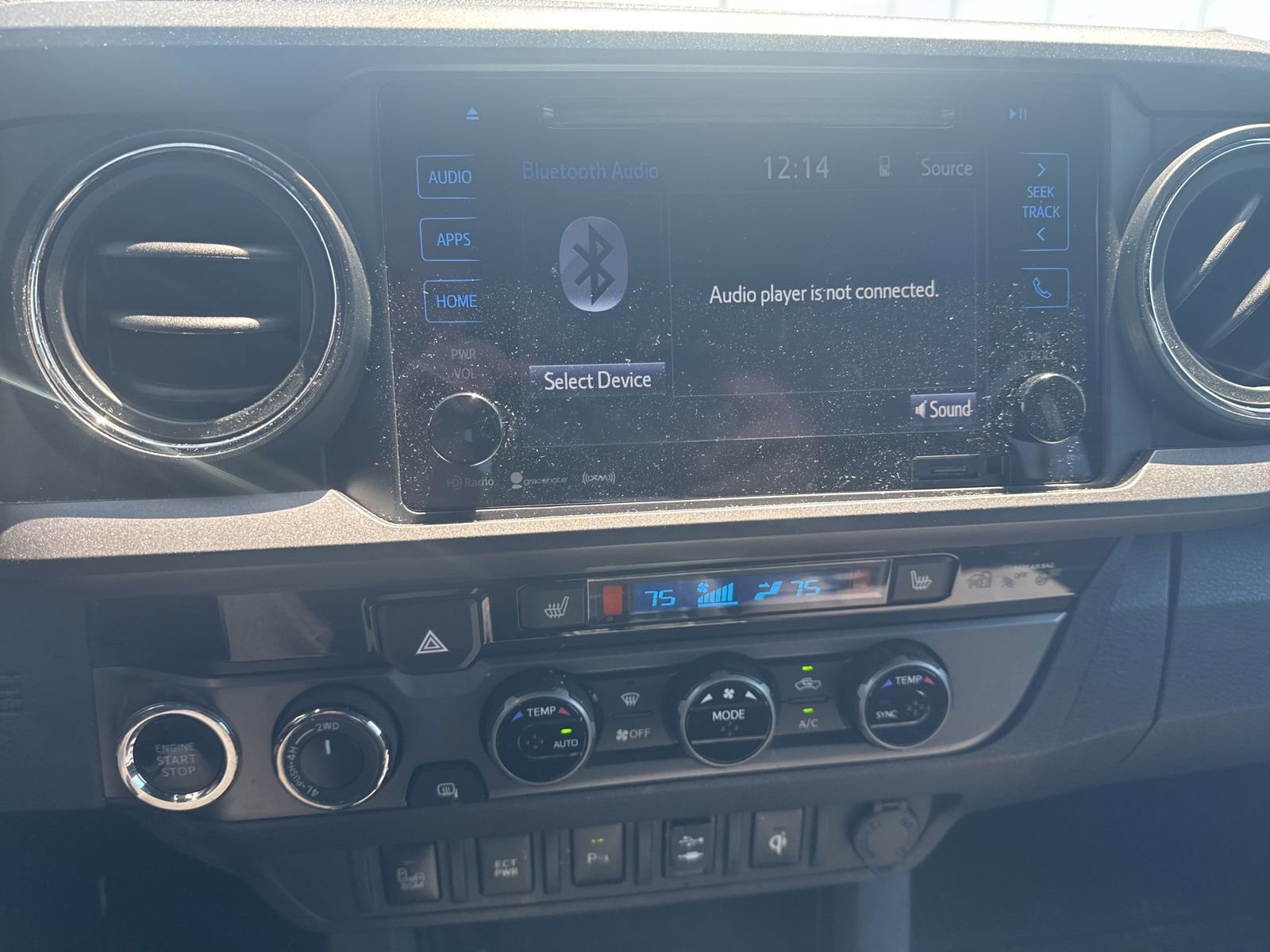 Used 2018 Toyota Tacoma TRD Off-Road w/ Technology Package AWD/4WD image 11