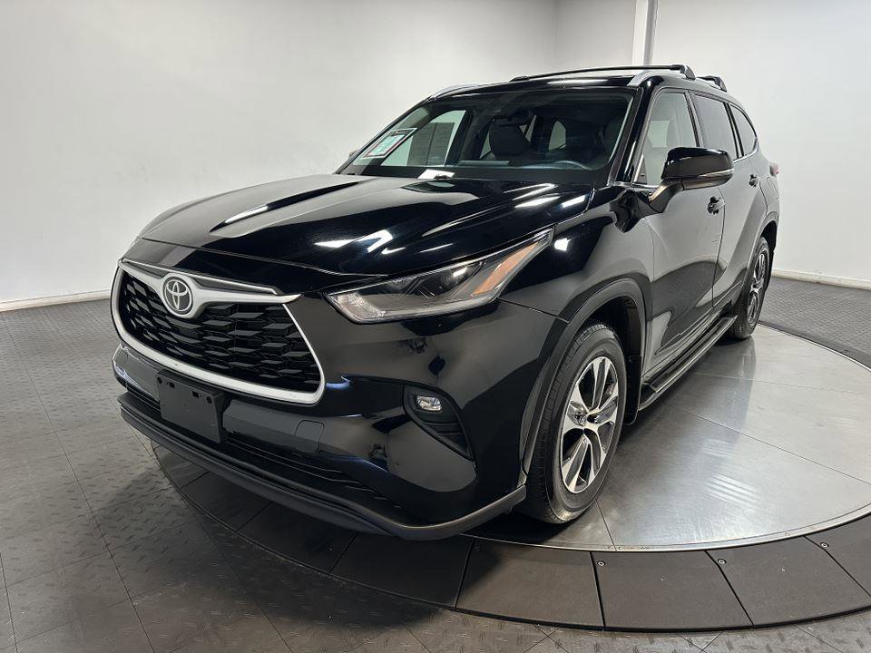 Certified 2022 Toyota Highlander XLE image 6