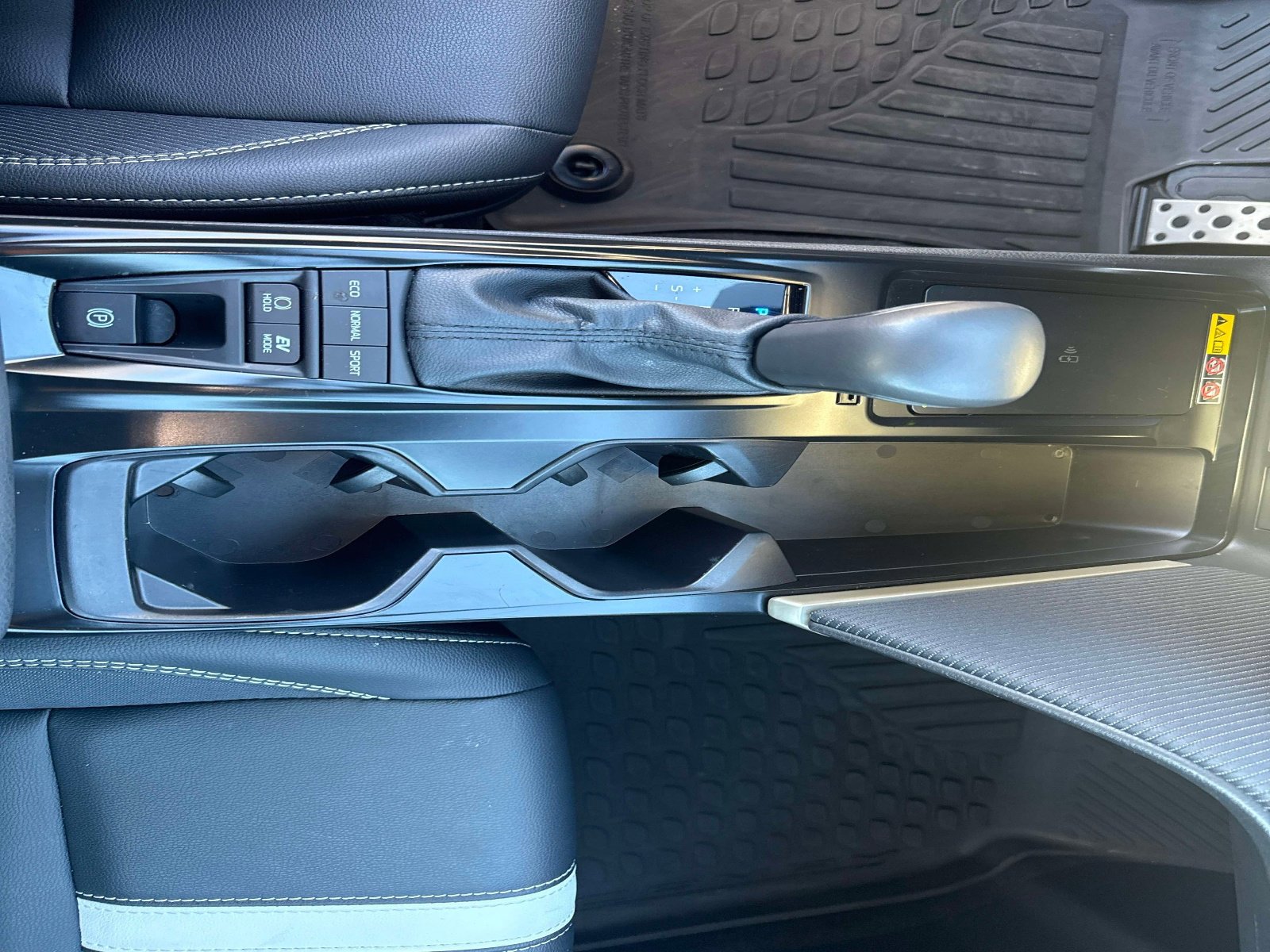 Used 2025 Toyota Camry SE image 24