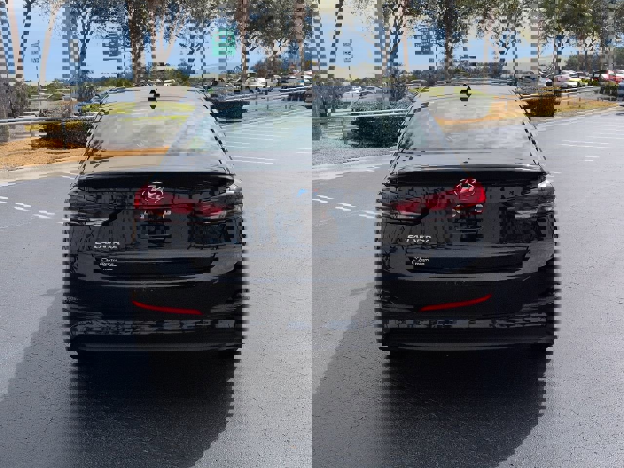 Used 2017 Hyundai Elantra SE image 5