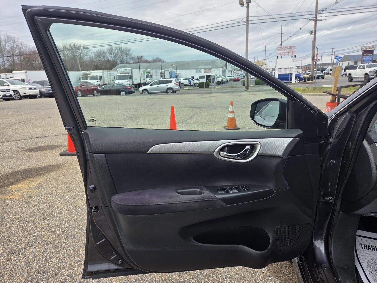Used 2013 Nissan Sentra SR w/ Electronics Pkg image 9