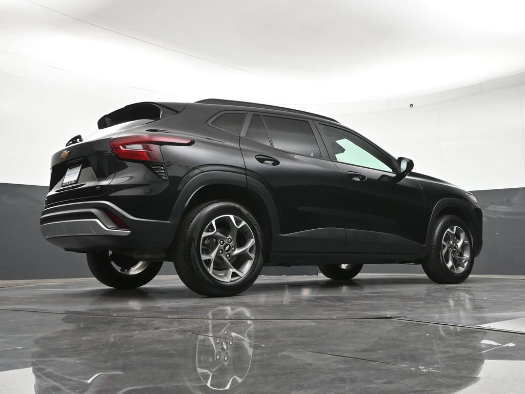 Used 2024 Chevrolet Trax LT FWD image 28