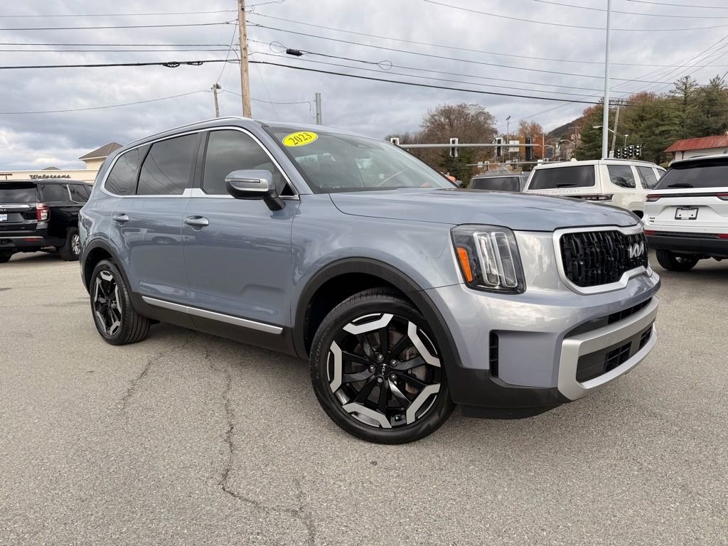 Used 2023 Kia Telluride EX w/ EX Captain's Chair Package