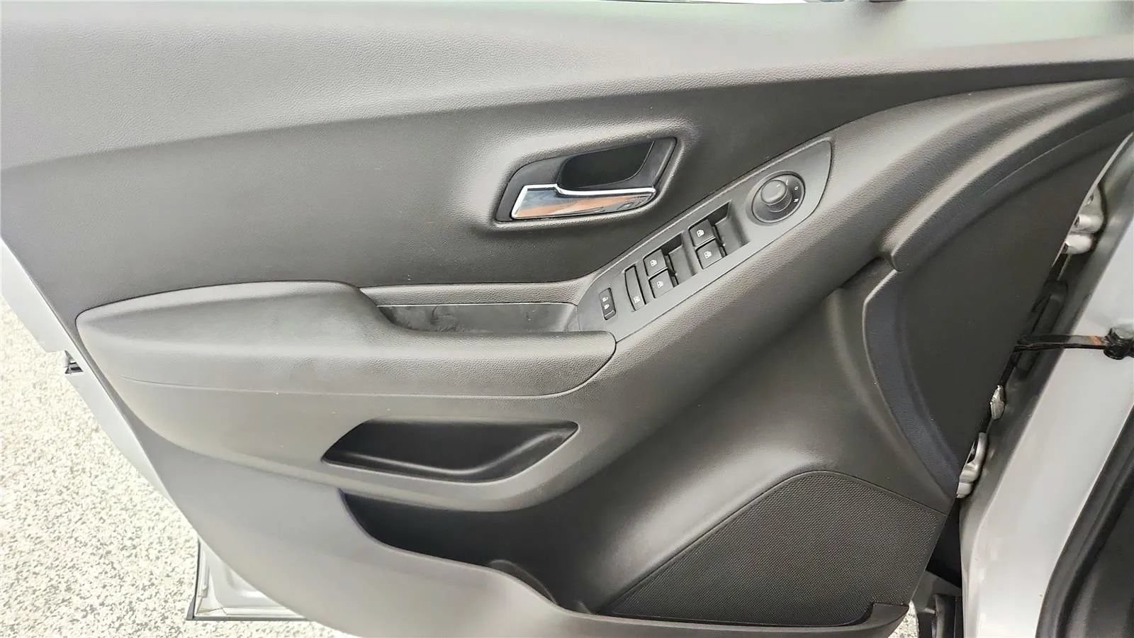Used 2019 Chevrolet Trax LT w/ Driver Confidence Package FWD image 32