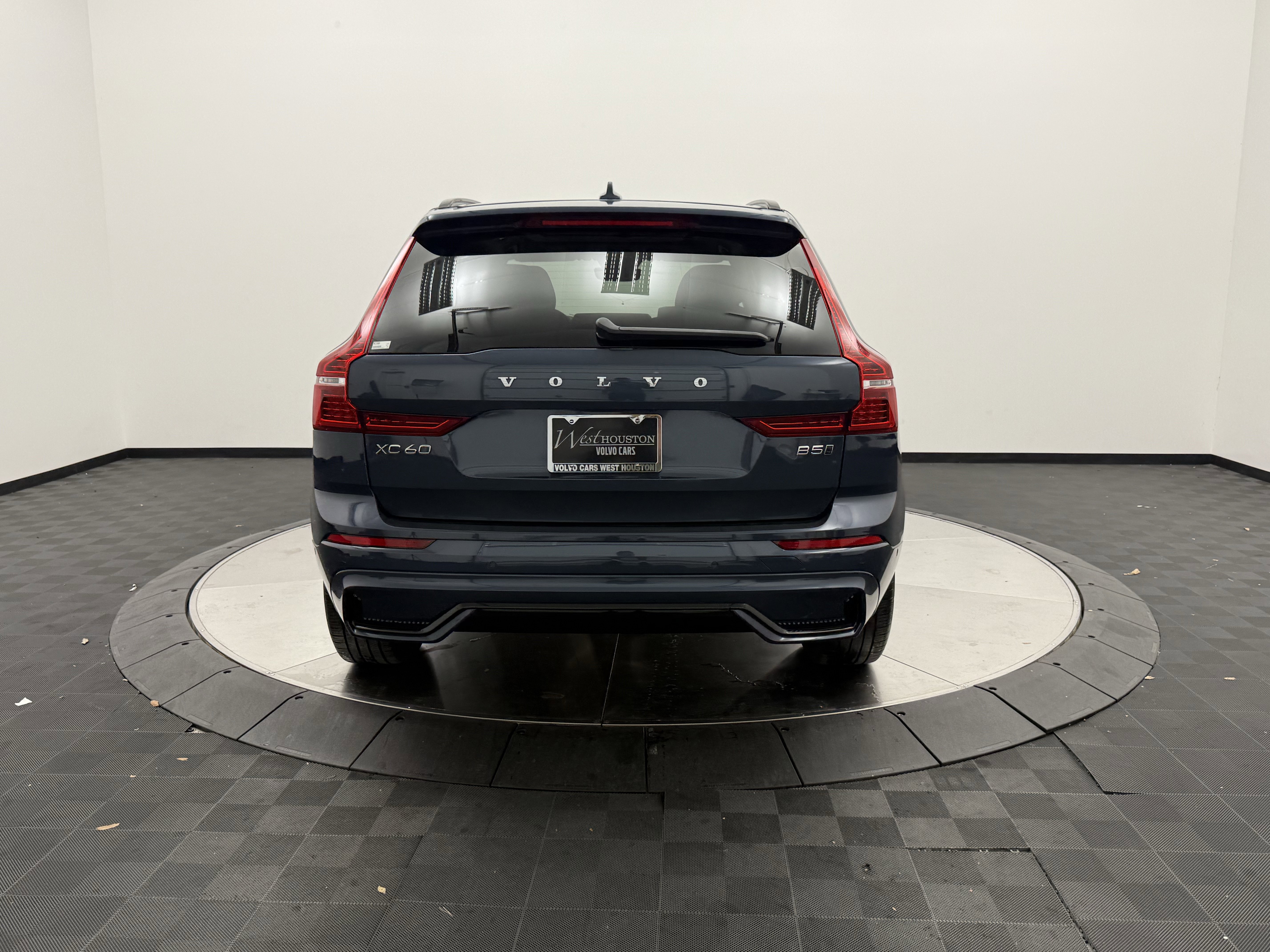 Used 2024 Volvo XC60 B5 Plus AWD/4WD image 6