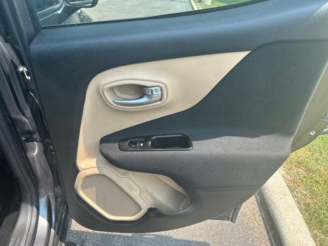 Used 2020 Jeep Renegade Latitude FWD image 36