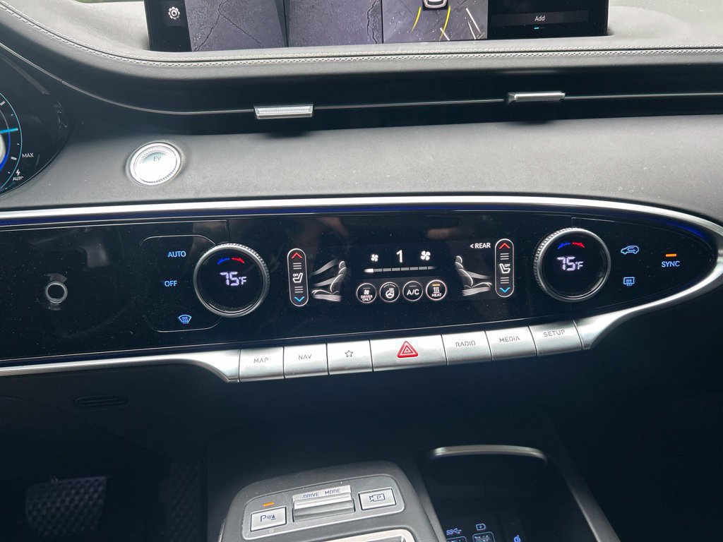 Certified 2025 Genesis Electrified GV70 w/ Prestige Package AWD/4WD image 18