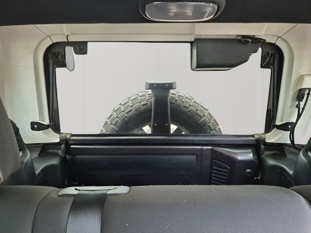 Used 2016 Jeep Wrangler Unlimited Rubicon w/ Connectivity Group image 25