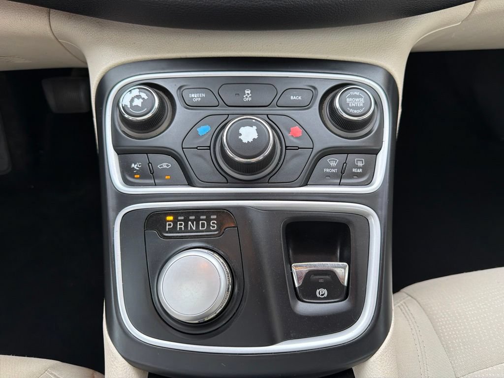 Used 2016 Chrysler 200 Limited w/ Anniversary Edition FWD image 17