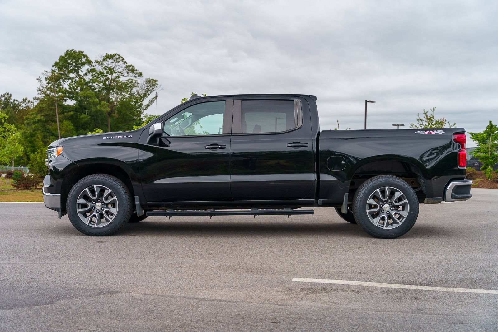 Used 2023 Chevrolet Silverado 1500 LT AWD/4WD image 4
