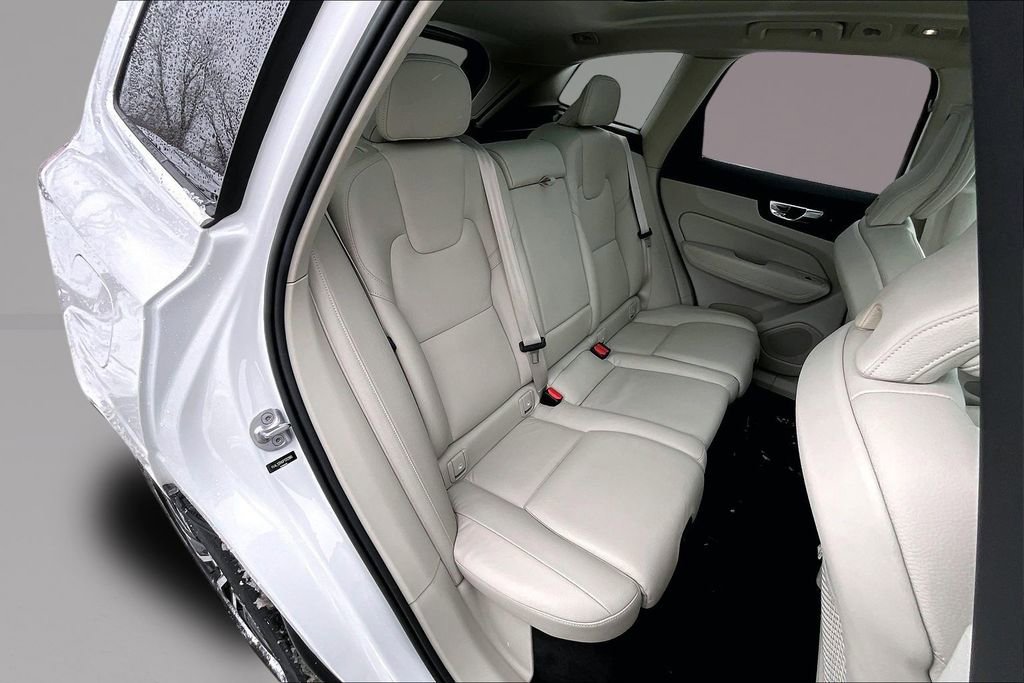 Certified 2023 Volvo XC60 B5 Plus image 24