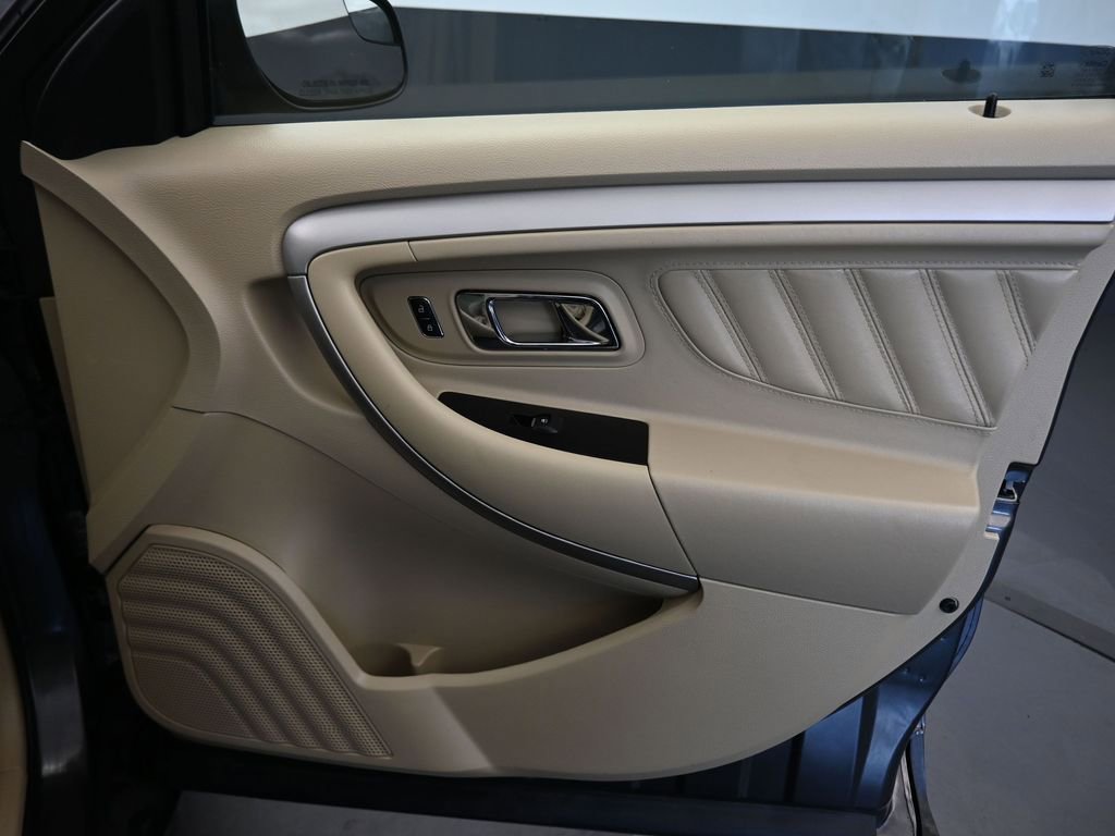 Used 2017 Ford Taurus SE FWD image 35