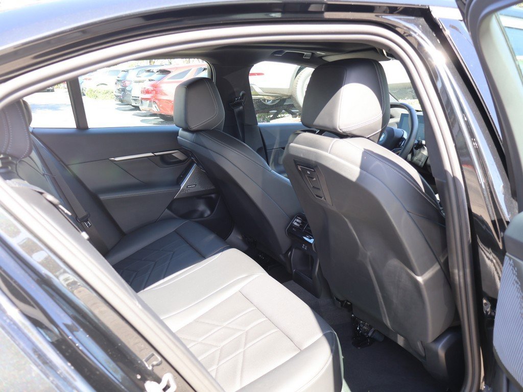 Used 2025 BMW i5 xDrive40 w/ Premium Package image 38