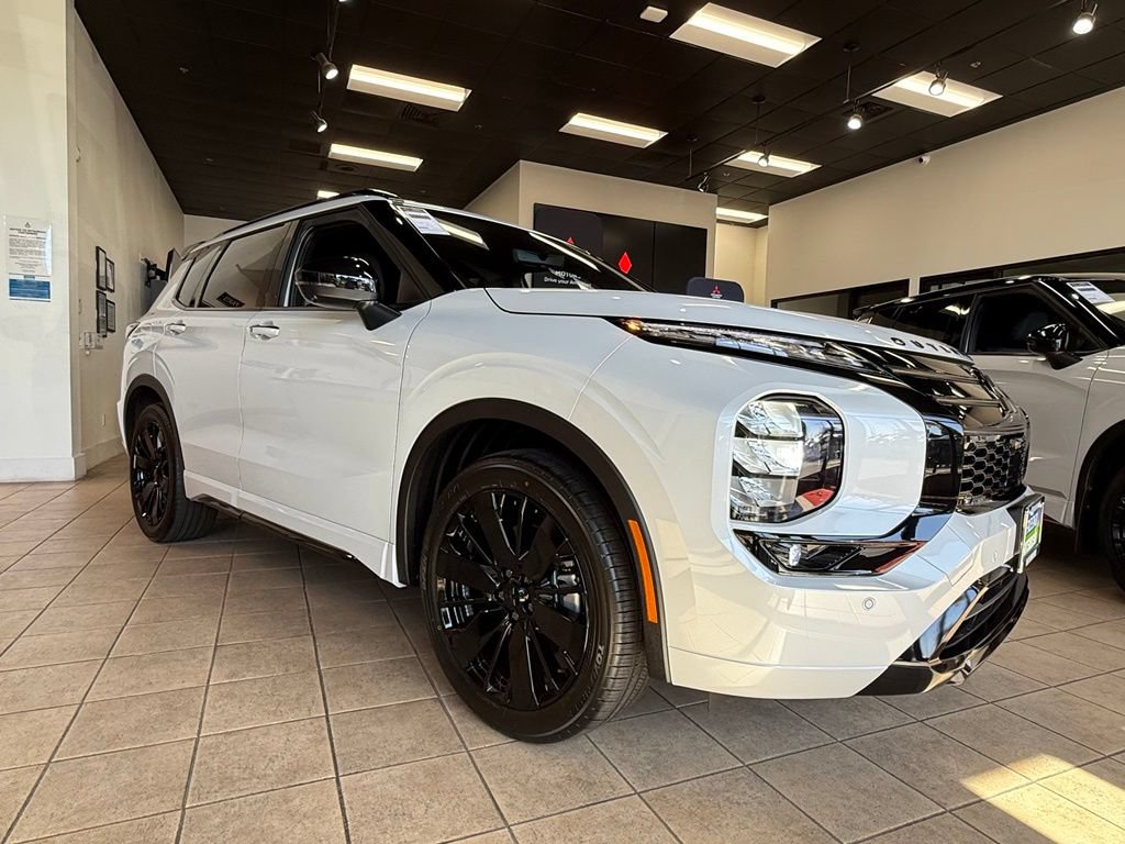 New 2026 Mitsubishi Outlander SEL Black Edition FWD image 2