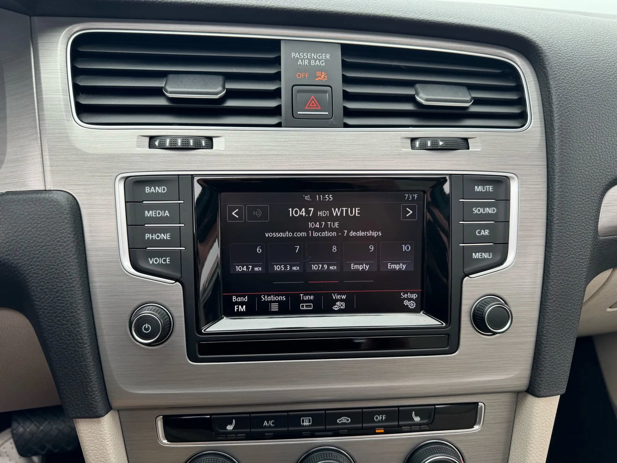 Used 2015 Volkswagen Golf SE image 25