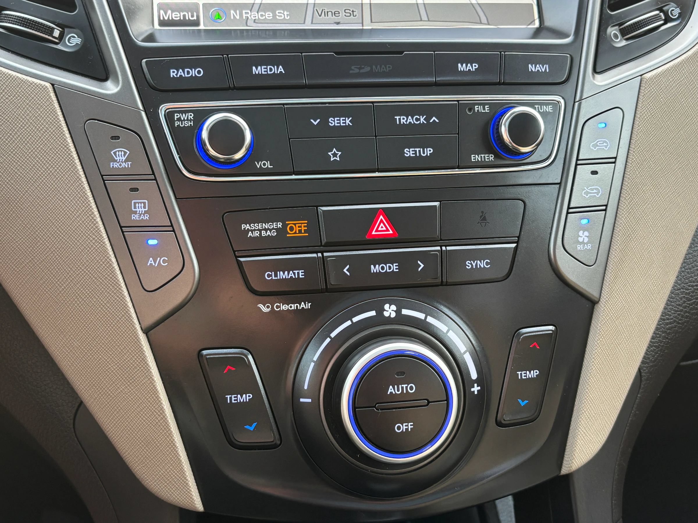 Used 2019 Hyundai Santa Fe XL AWD/4WD image 26