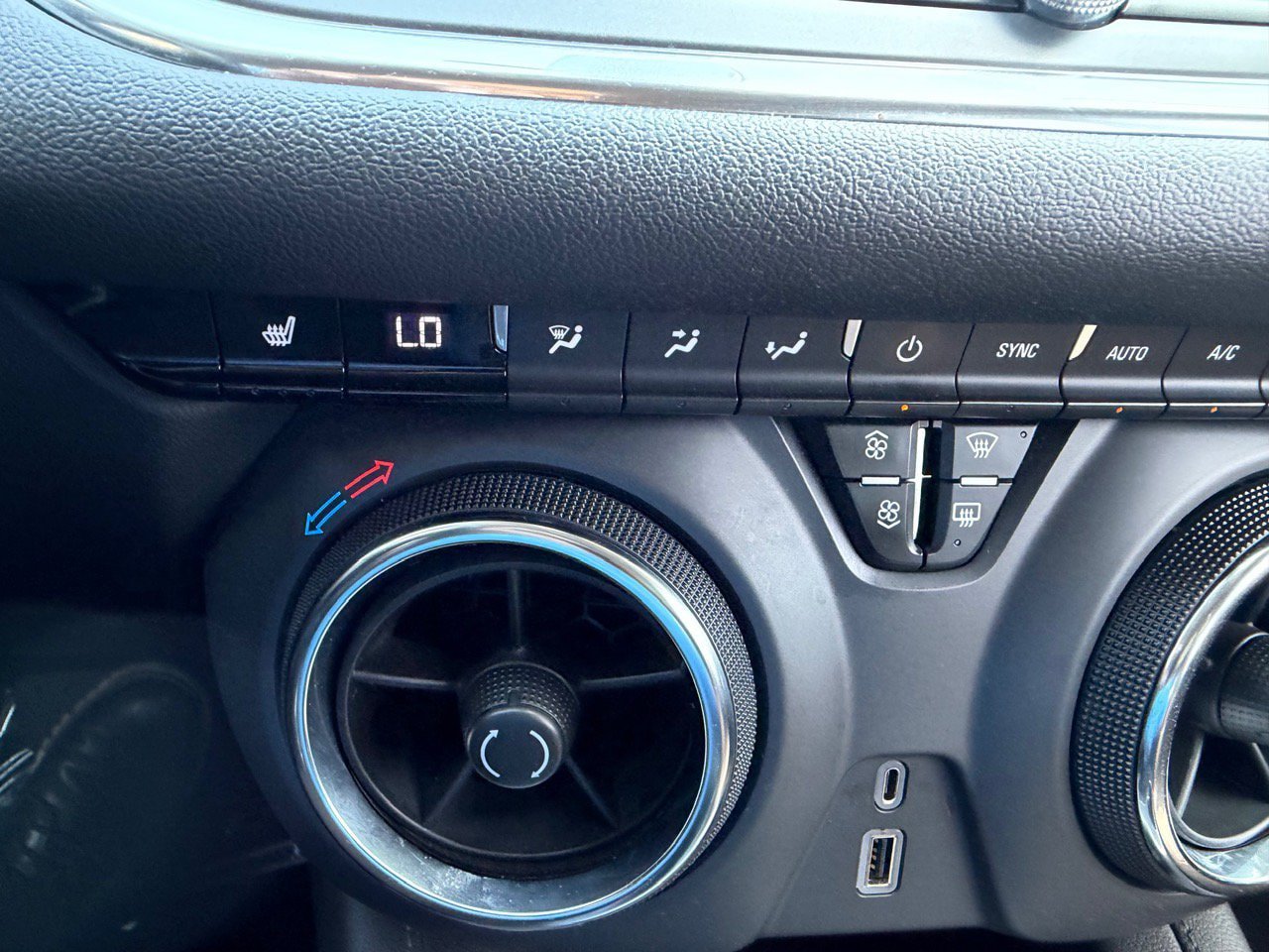 Used 2022 Chevrolet Blazer LT FWD image 38