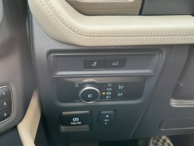 Used 2024 Ford Expedition Limited image 30