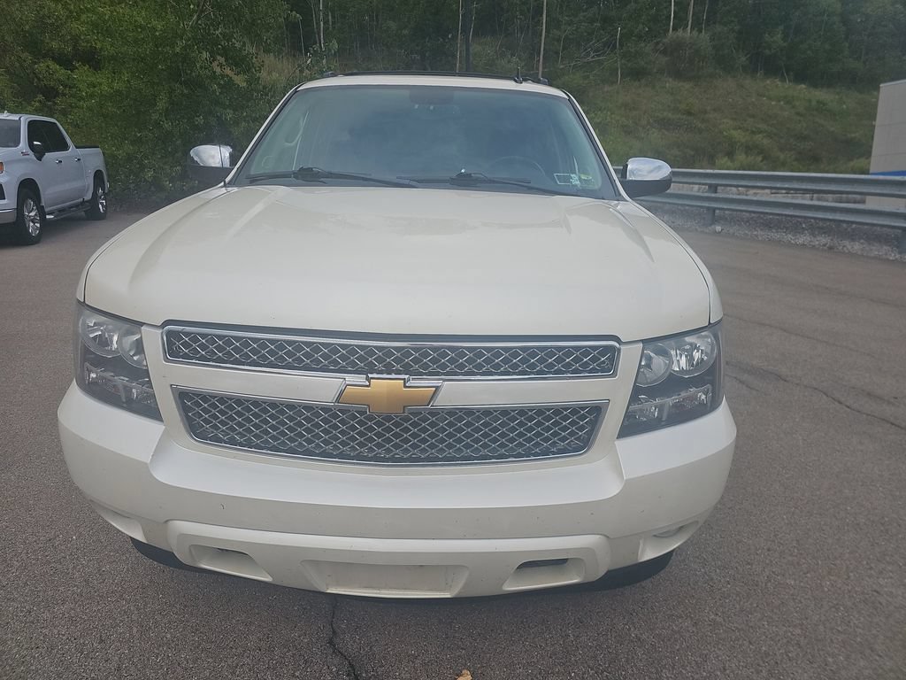Used 2013 Chevrolet Avalanche LTZ AWD/4WD image 2