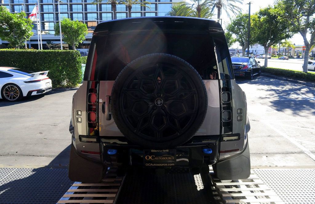 Used 2024 Land Rover Defender 110 X-Dynamic SE image 8