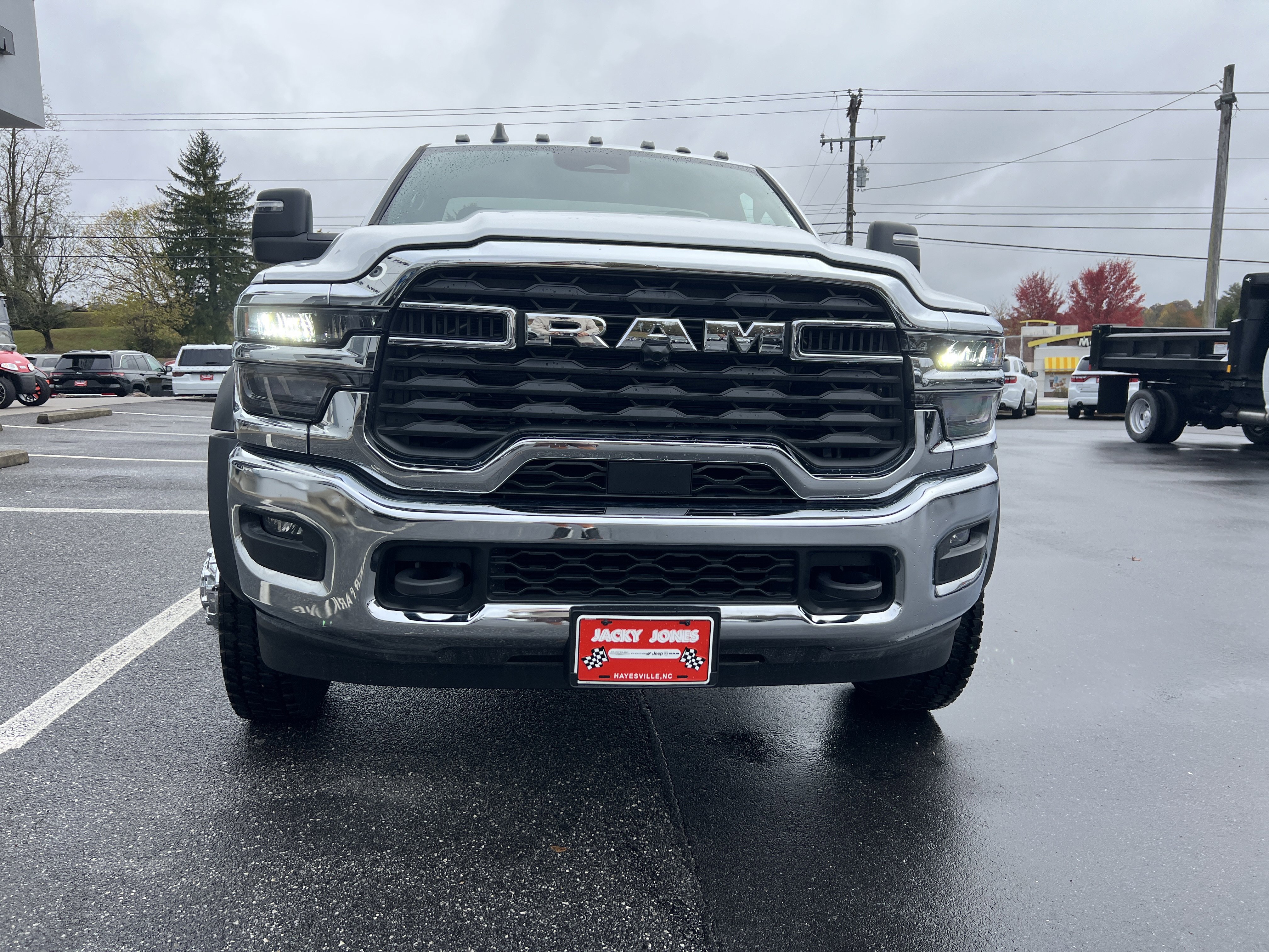 Used 2025 RAM 5500 4x4 Regular Cab image 5