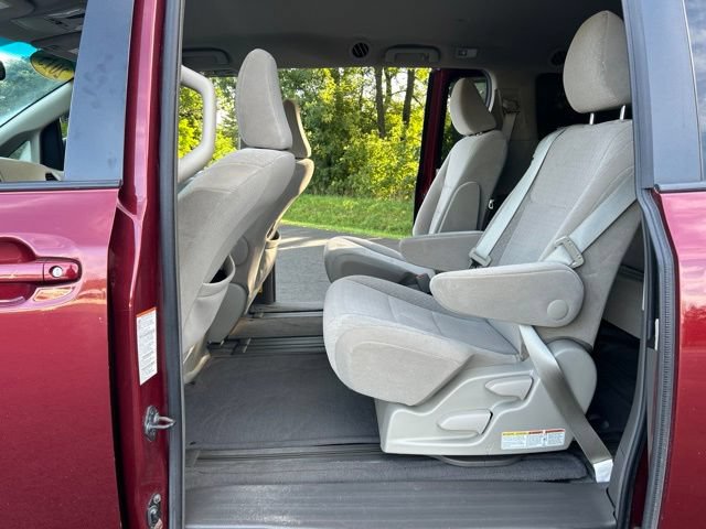 Used 2015 Toyota Sienna LE FWD image 35