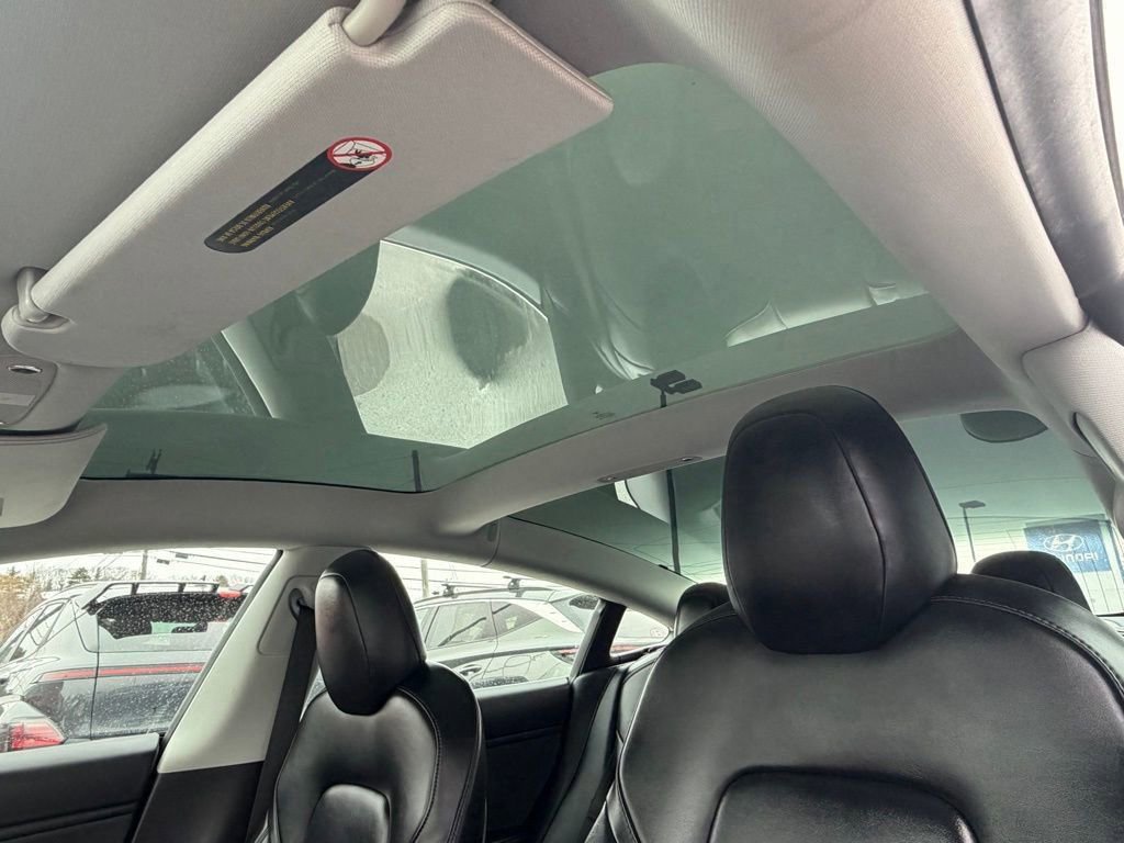 Used 2019 Tesla Model 3 Standard Range Plus image 5