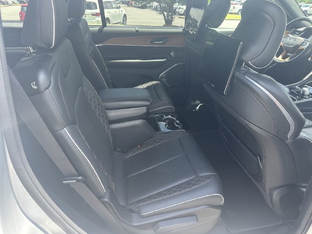 Used 2024 Jeep Grand Cherokee L Summit AWD/4WD image 15