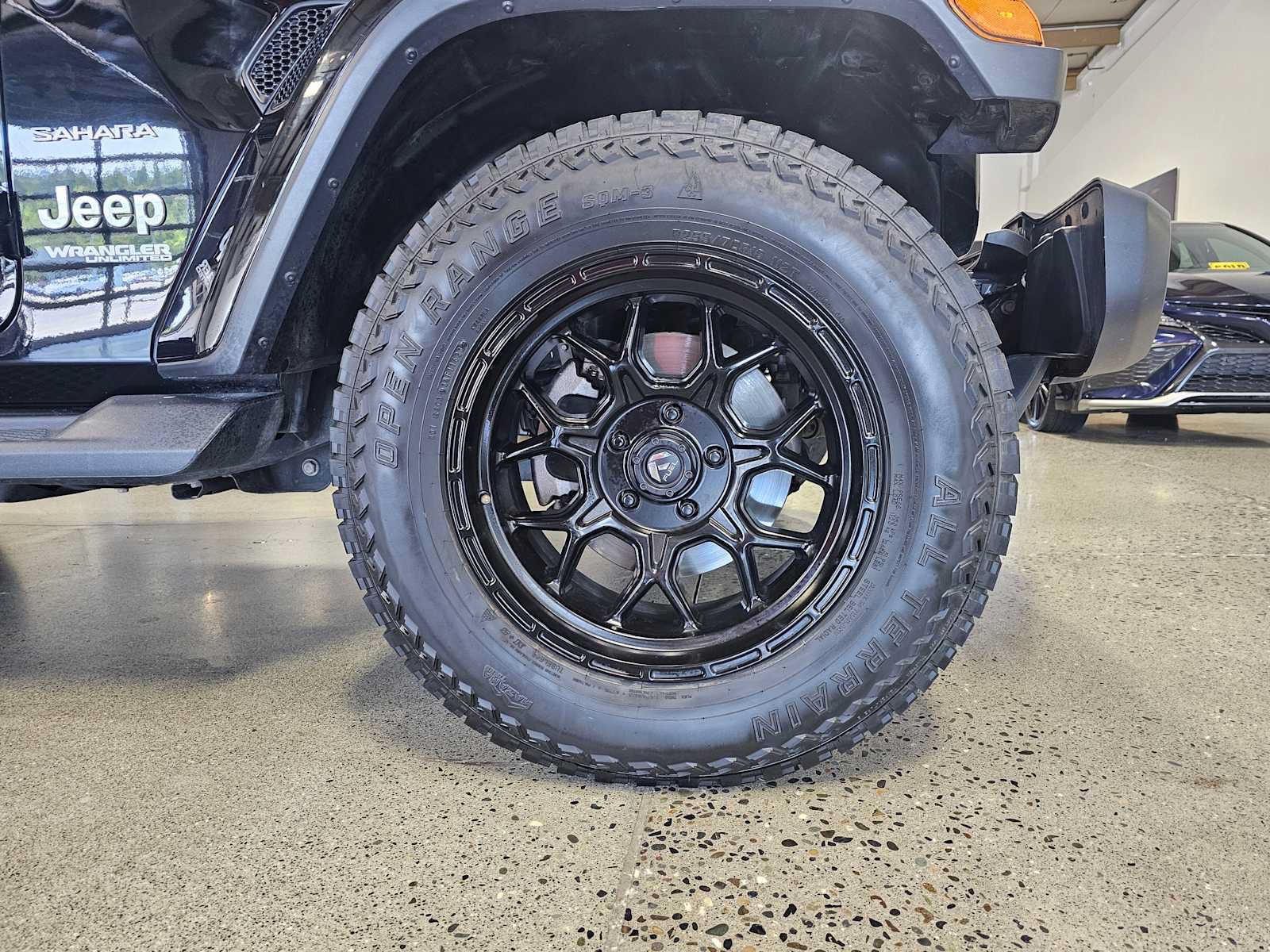 Used 2018 Jeep Wrangler Unlimited Sahara AWD/4WD image 9