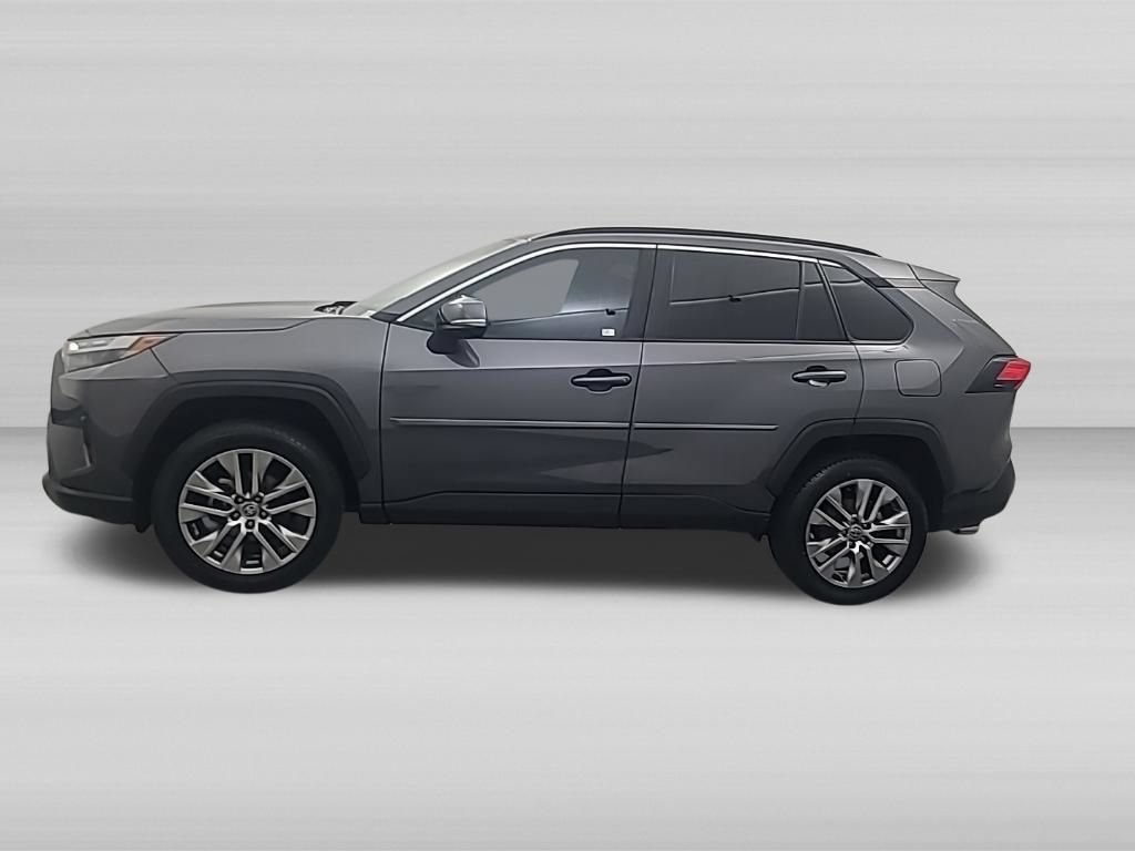 Used 2022 Toyota RAV4 XLE Premium AWD/4WD image 8