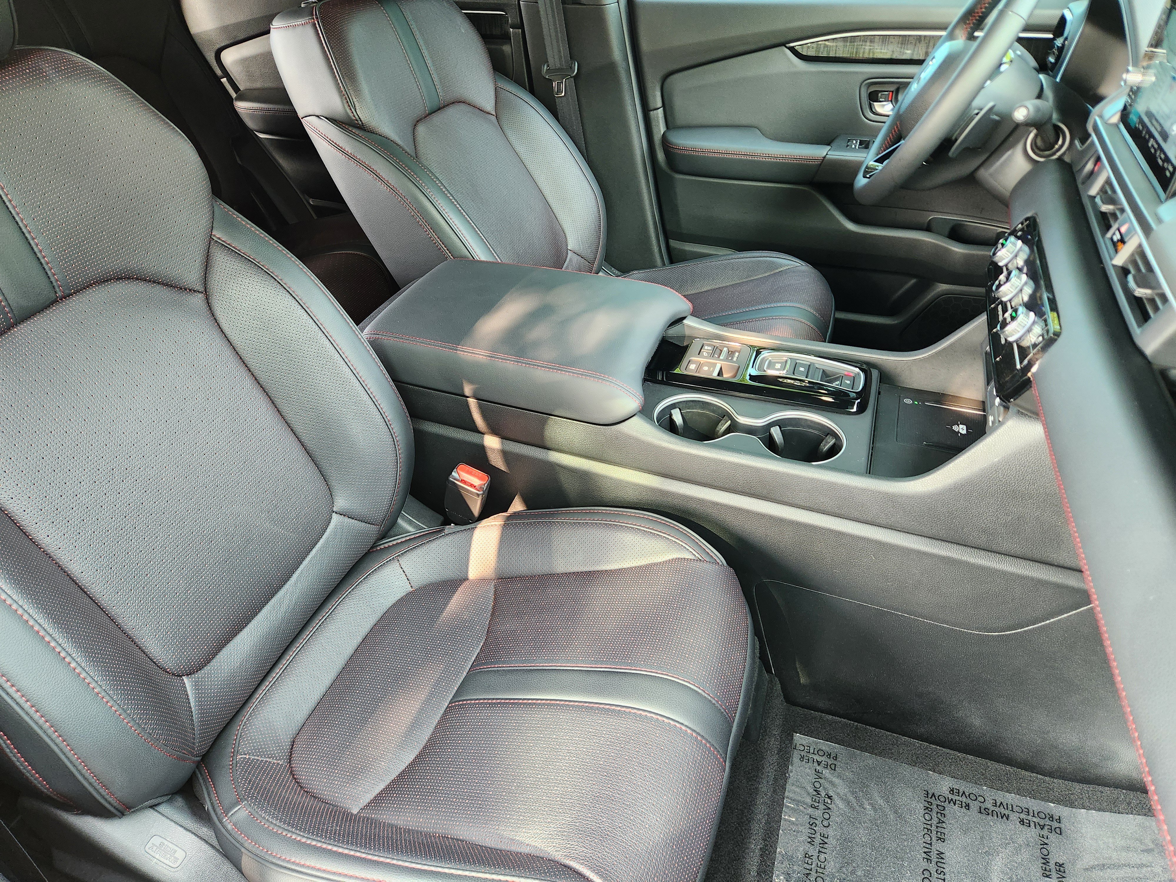 Used 2025 Honda Pilot Black Edition image 6