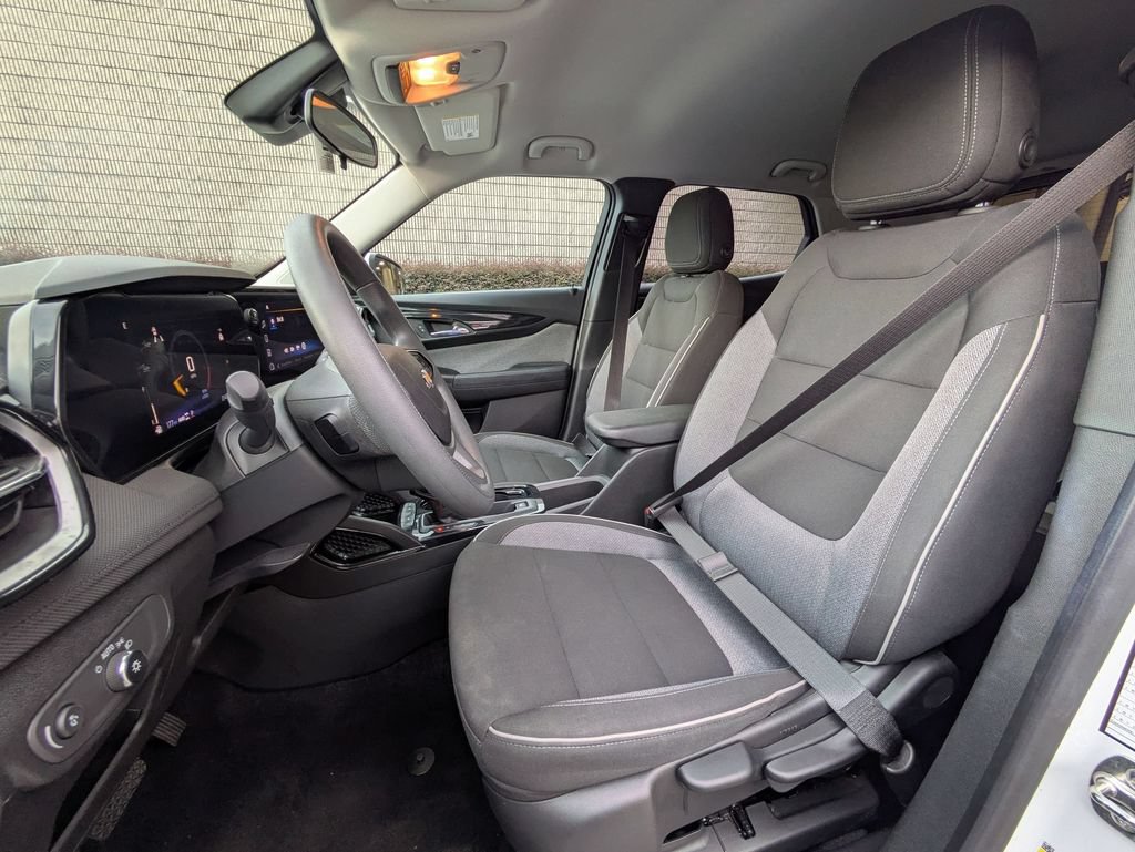 Used 2025 Chevrolet TrailBlazer LT AWD/4WD image 24
