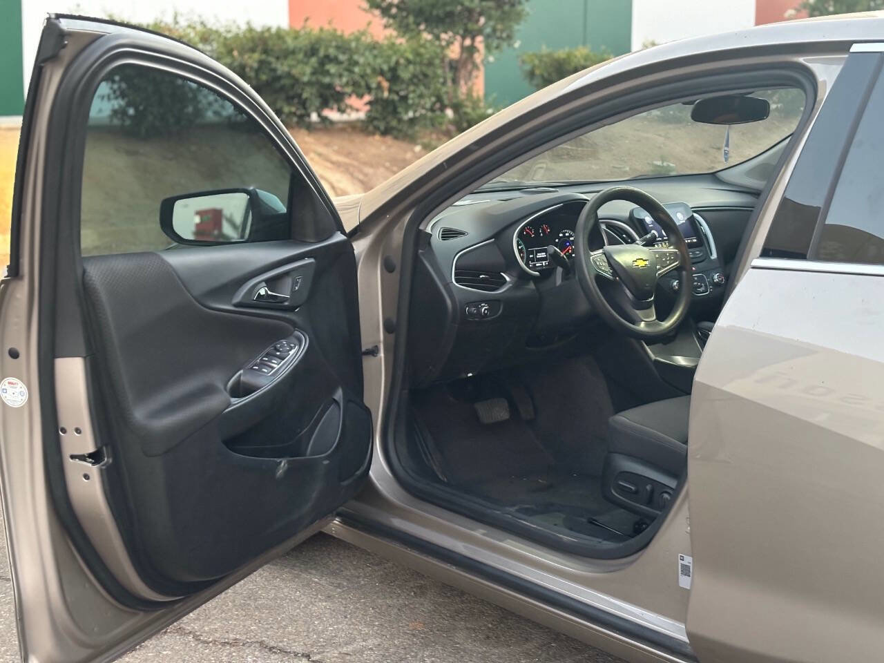 Used 2024 Chevrolet Malibu LS w/ Driver Confidence Package image 9