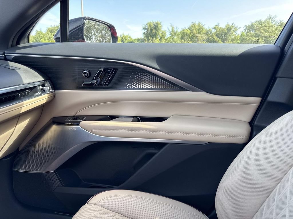 New 2026 Cadillac Lyriq Signature Luxury w/ Nappa Leather Package AWD/4WD image 22