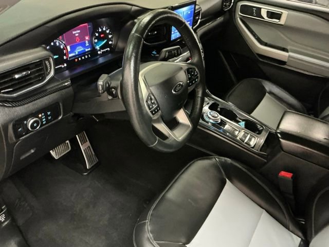 Used 2024 Ford Explorer XLT w/ Equipment Group 202A RWD image 14