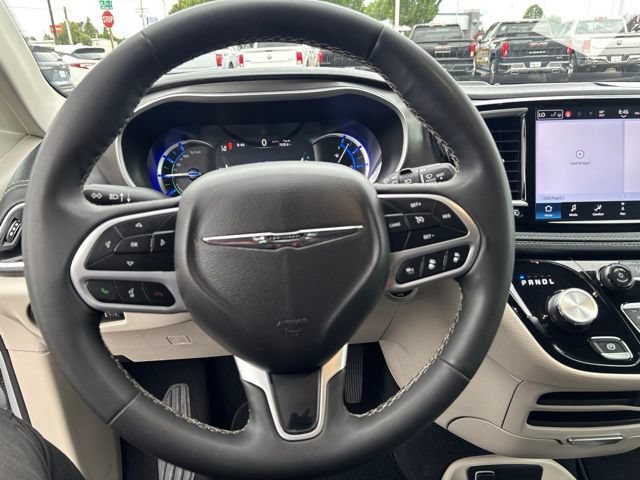 Used 2024 Chrysler Pacifica Limited FWD image 13