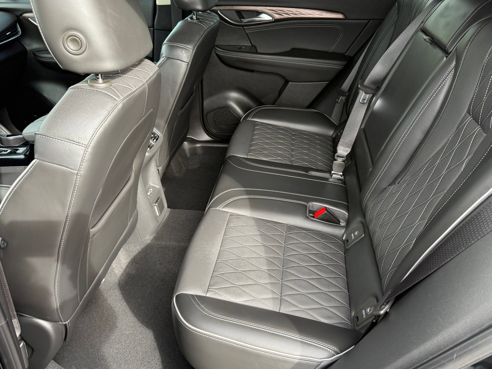 Used 2023 Buick Envision Avenir image 16