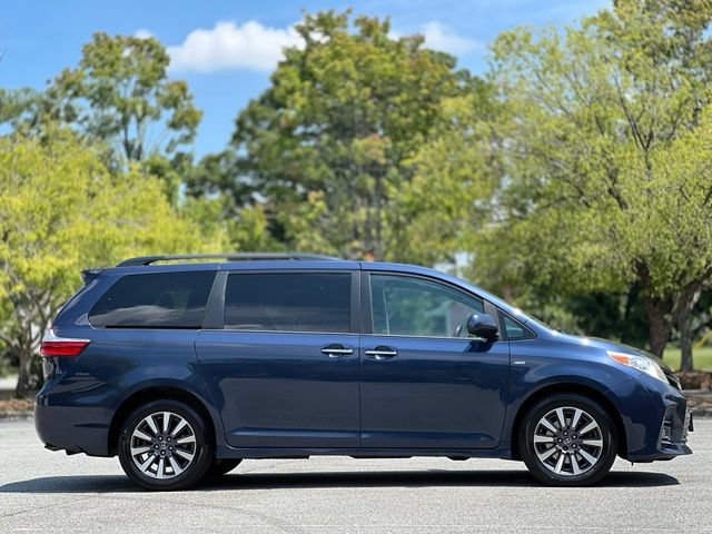 Used 2018 Toyota Sienna XLE w/ XLE Navigation Package AWD/4WD image 4