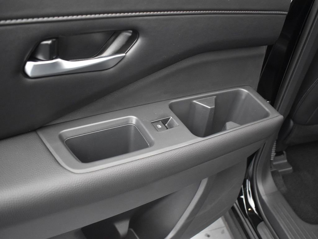 New 2025 Nissan Pathfinder SL image 15