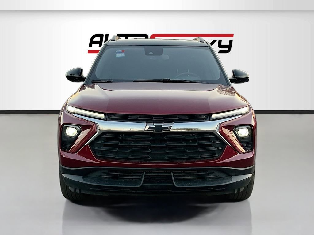 Used 2025 Chevrolet TrailBlazer RS w/ Driver Confidence Package image 2