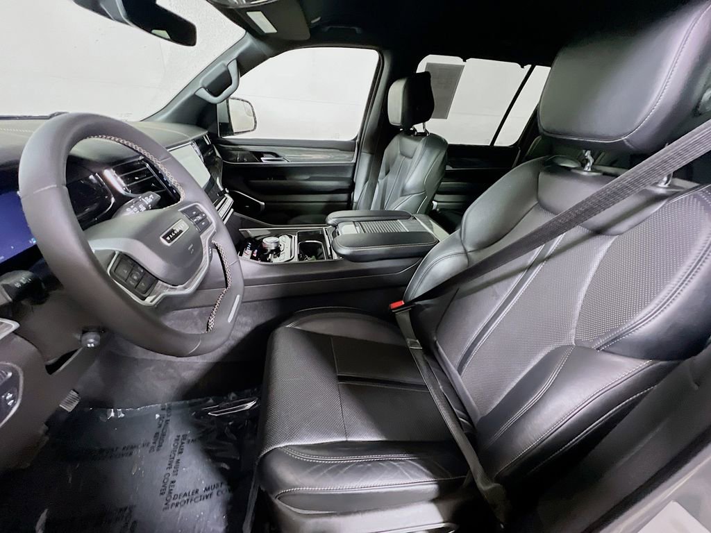 Used 2022 Jeep Wagoneer Series III w/ Convenience Group I AWD/4WD image 17