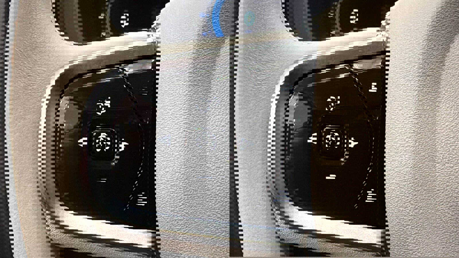 Used 2023 Volvo XC60 B5 Plus image 13