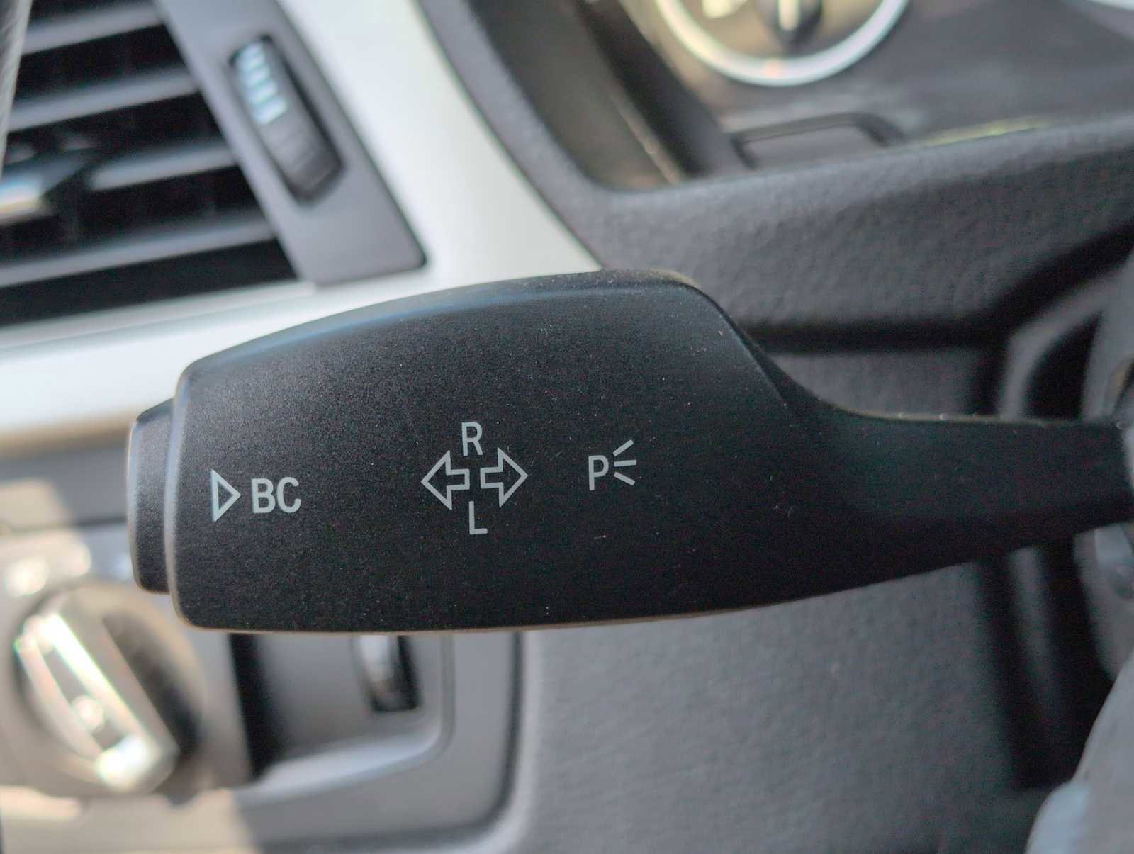 Used 2014 BMW 320i xDrive Sedan image 25