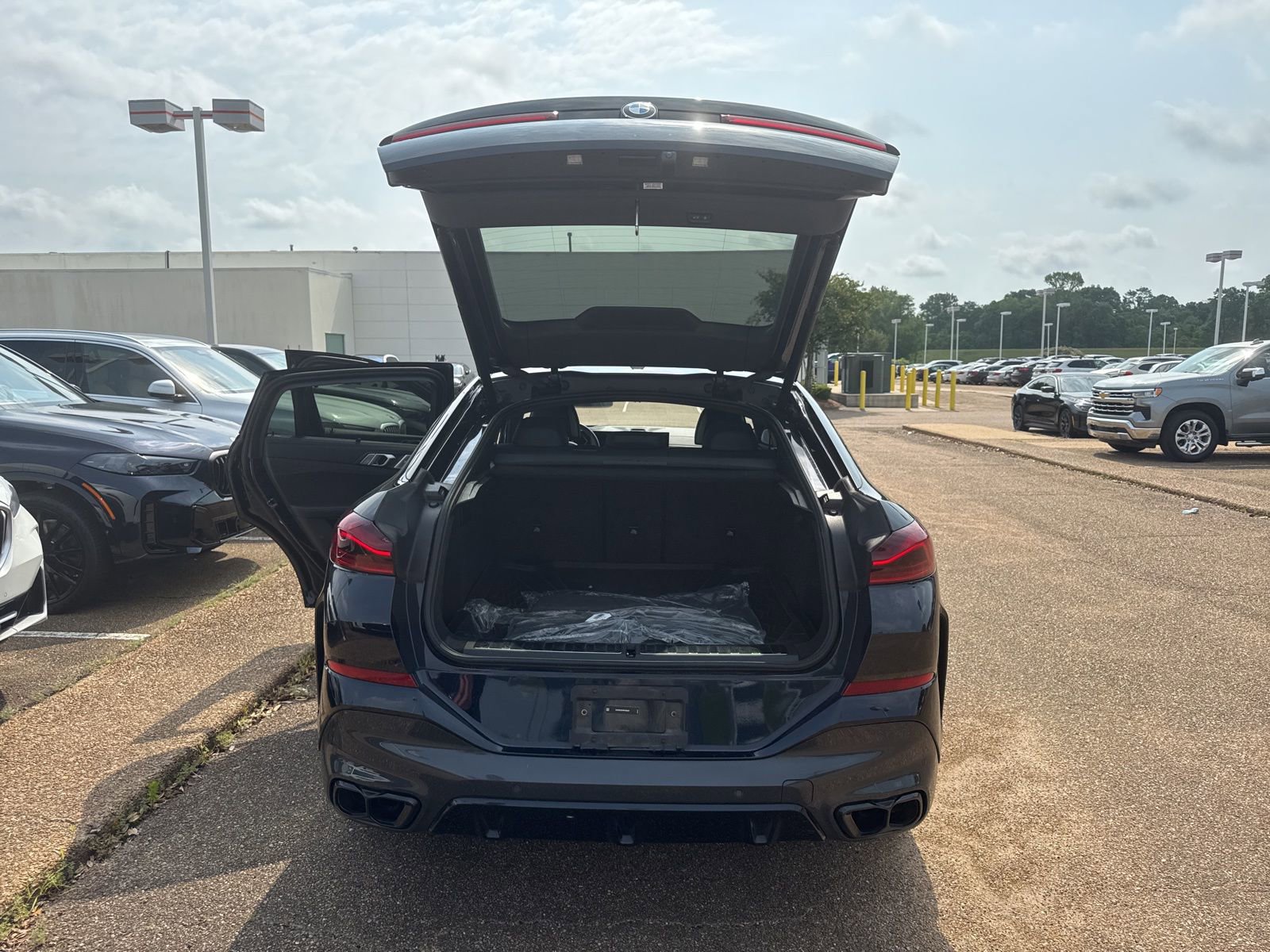Used 2024 BMW X6 M60i w/ Dynamic Handling Package AWD/4WD image 9