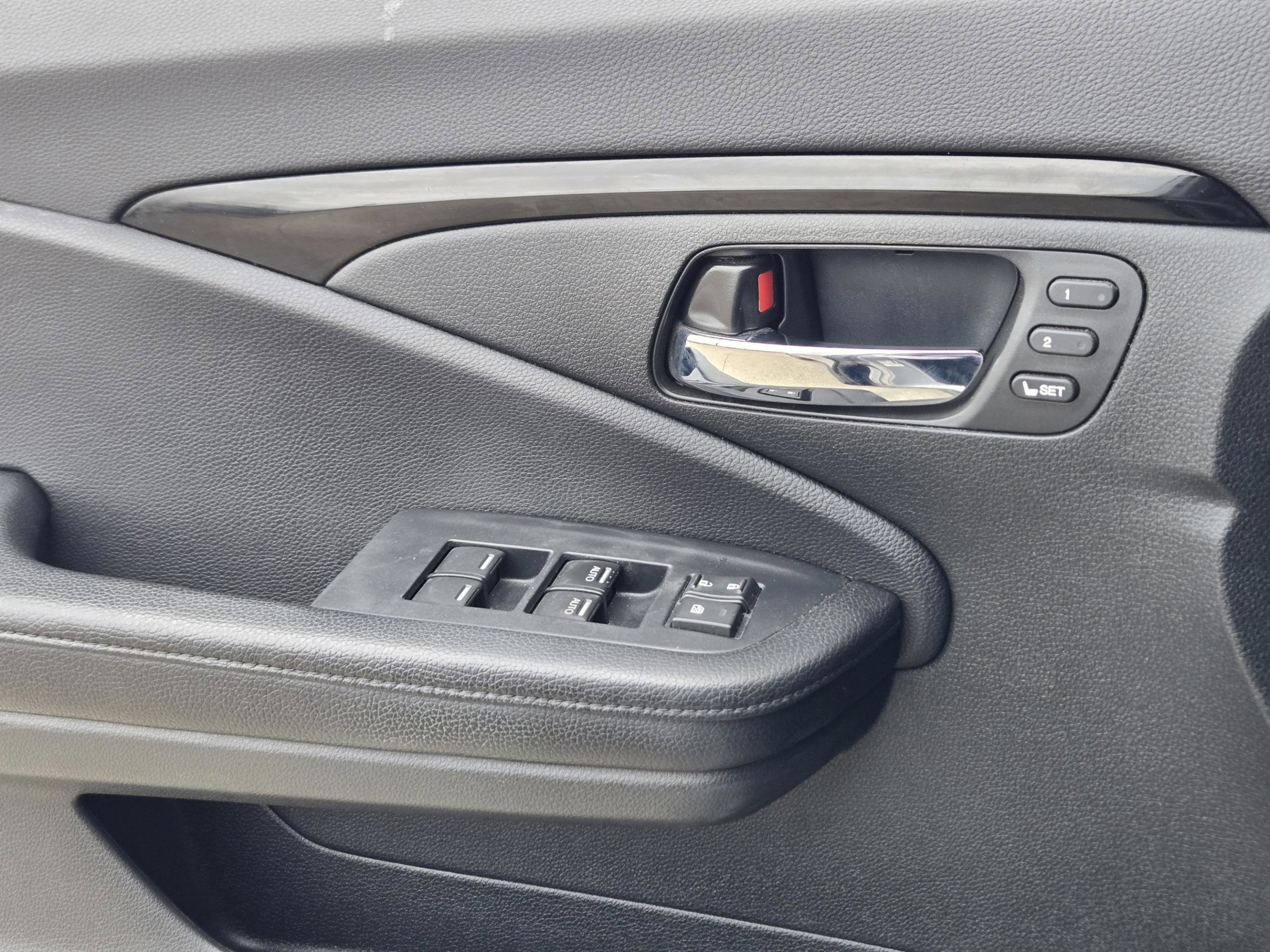 Used 2016 Honda Pilot Elite image 21