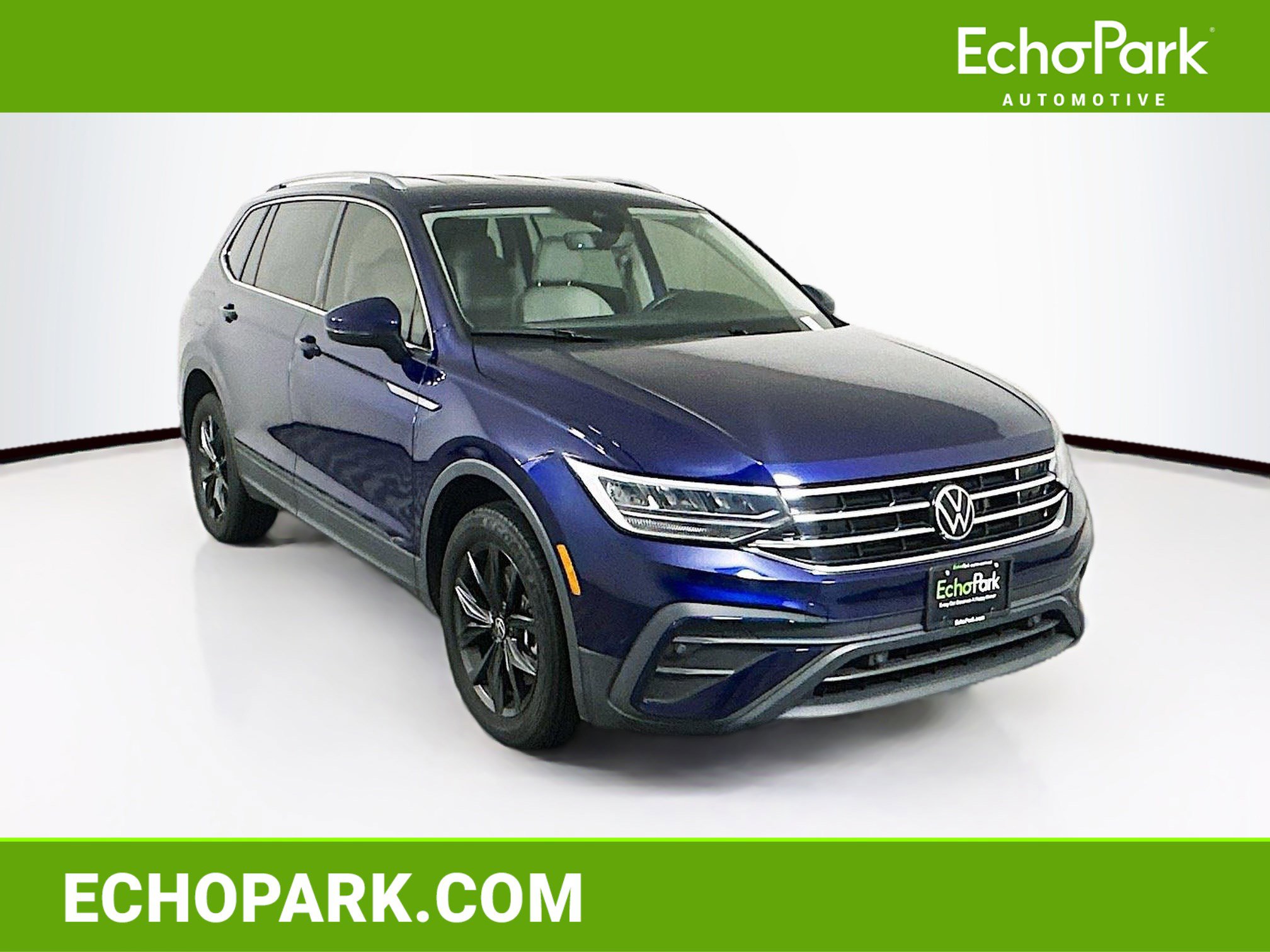 Used 2024 Volkswagen Tiguan SE FWD image 1