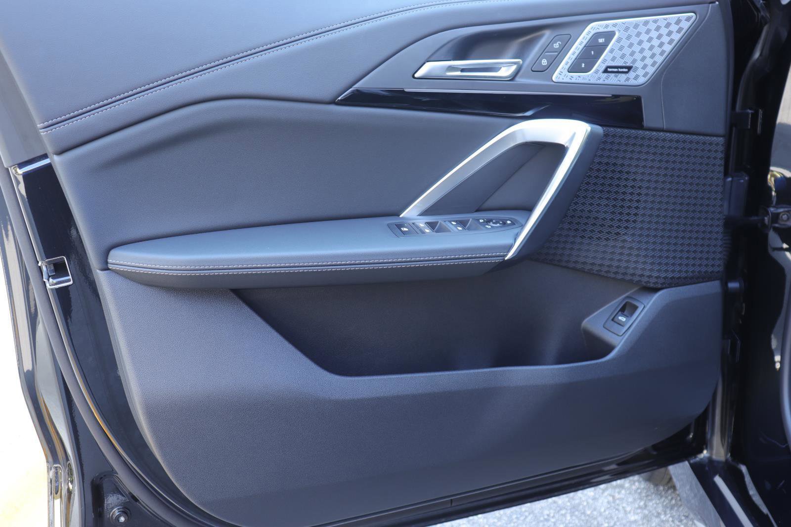 Used 2025 BMW X1 xDrive28i w/ Premium Package image 10