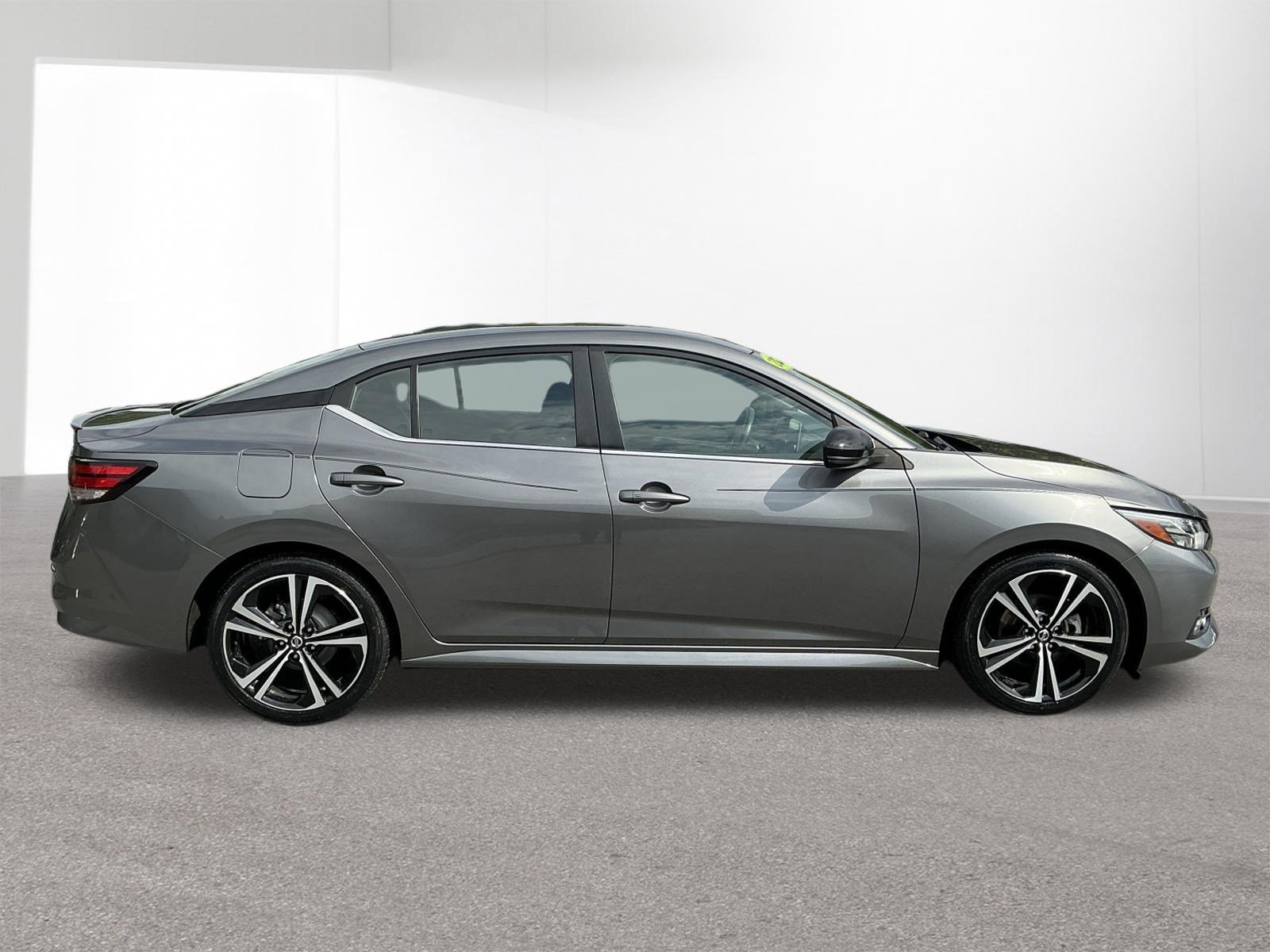 Used 2022 Nissan Sentra SR w/ Trunk Package FWD image 2