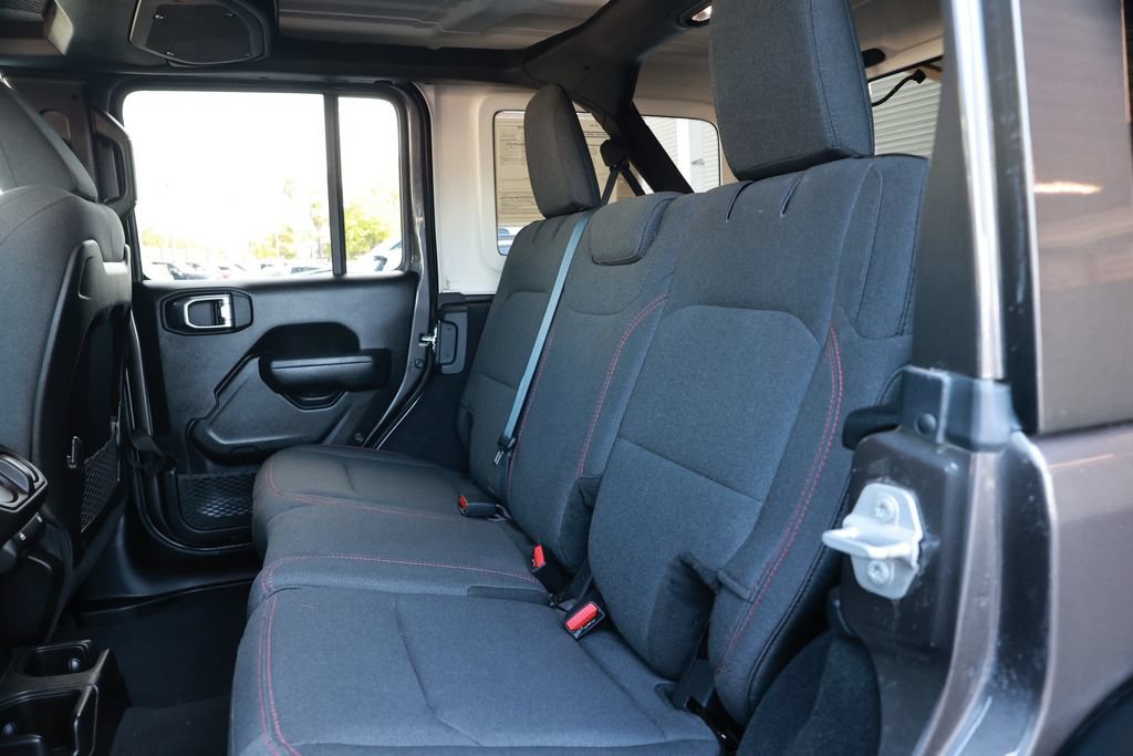 Used 2025 Jeep Wrangler Unlimited Rubicon AWD/4WD image 33