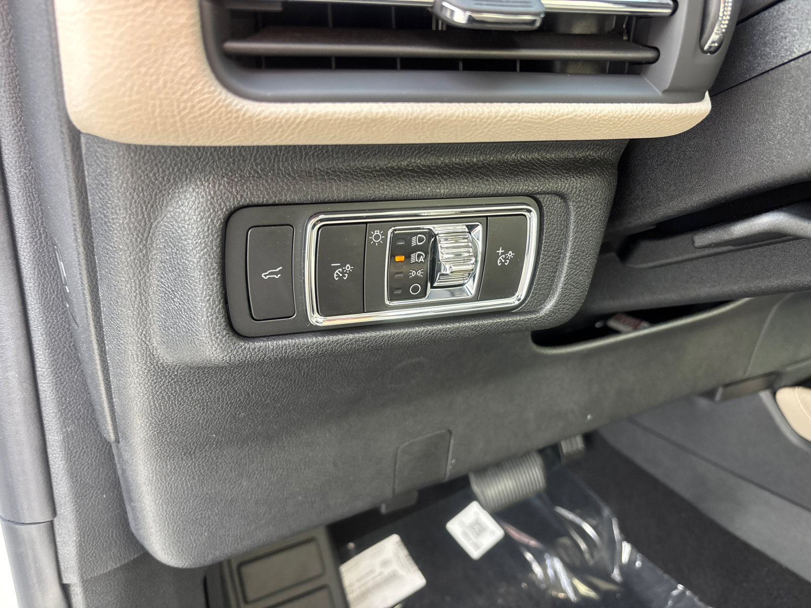 New 2026 Lincoln Corsair Premiere image 14